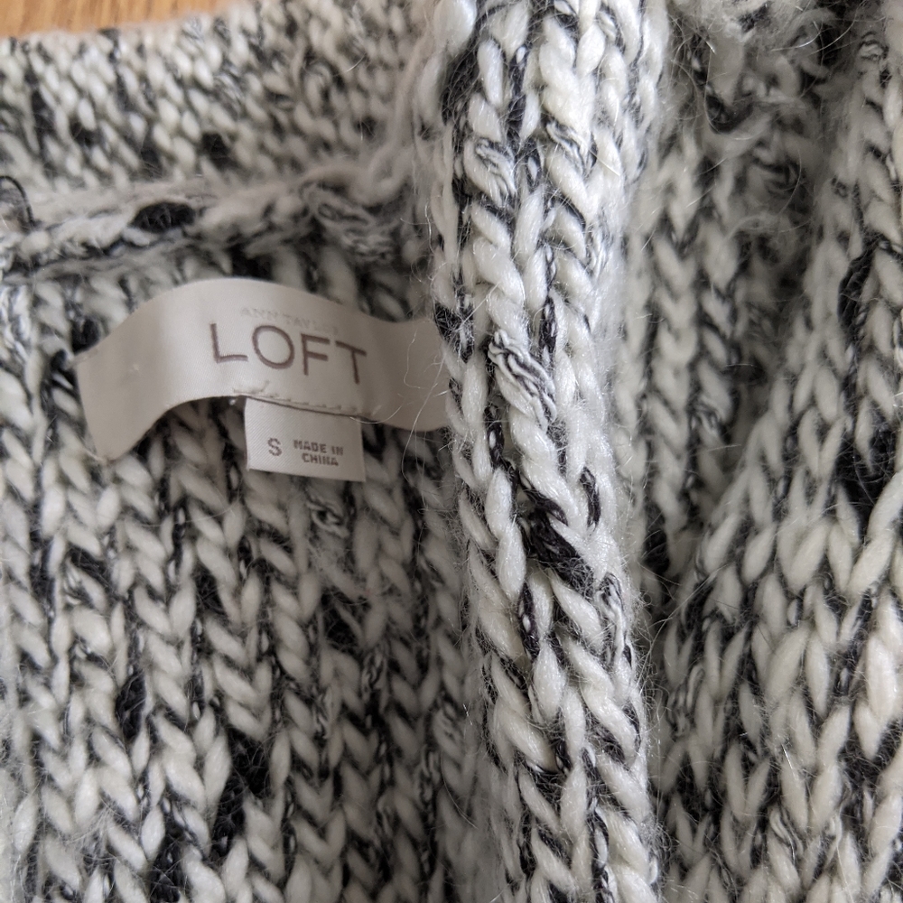 🎄⛄LOFT cozy sweater vest